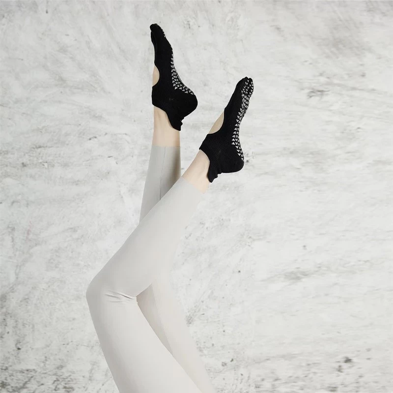 Custom Anti-Slip Grip Exercise Yoga Socks, Non-Slip Grip Socks Wholesale, Yoga Socks for Studios
