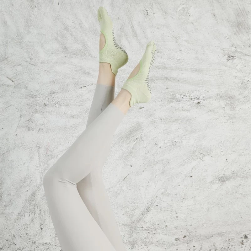 Custom Anti-Slip Grip Exercise Yoga Socks, Non-Slip Grip Socks Wholesale, Yoga Socks for Studios