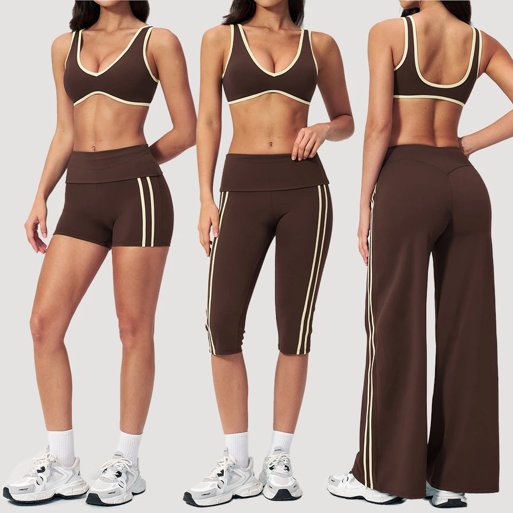 Conjunto de yoga ajustado para mujer con bloques de color, sujetador y pantalón. Traje para exteriores.