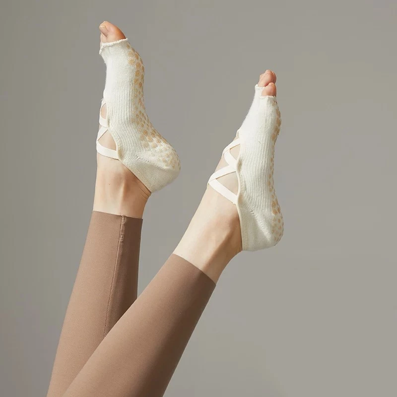 Pilates Socks for Studios, Custom Yoga Socks for Women, Silicone Grip Yoga Socks Wholesale